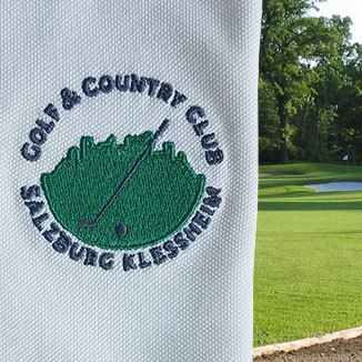 Gesticktes Logo vom Golf &amp; Country Club Salzburg Klessheim